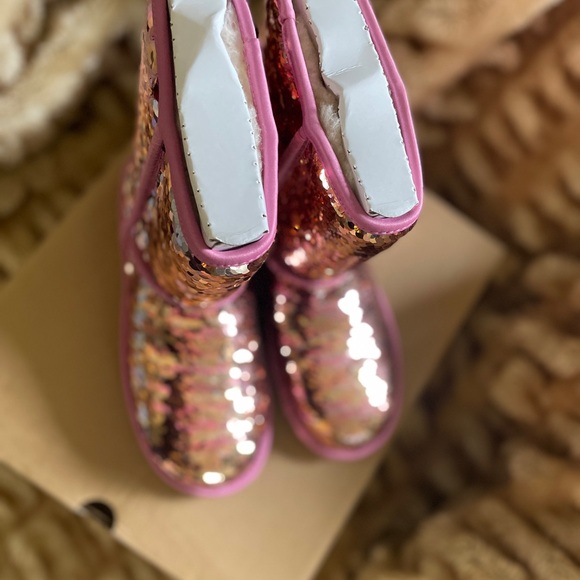 Brand New Classic Short Sequin Pink Uggs Womens Size 7 - Picture 4 of 9